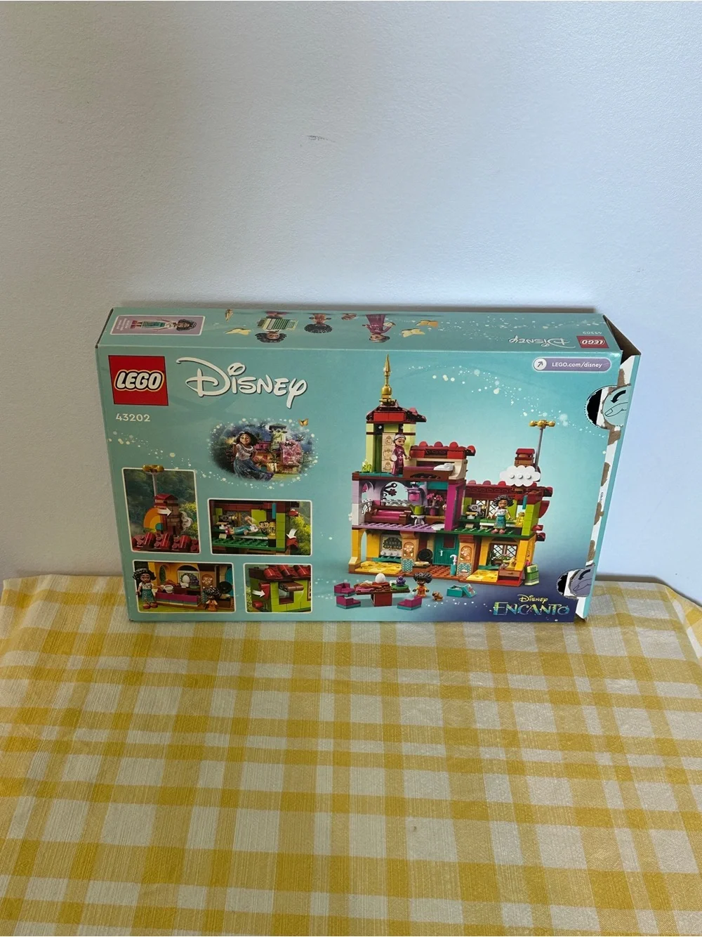 Lego Disney Encanto The Madrigal House 43202 687 pcs complete with Minifigures